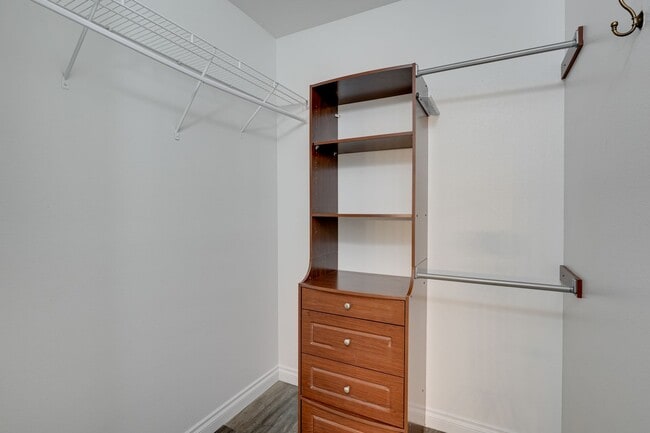 Building Photo - Cozy 1-Bed Apartment with Fireplace – Your...