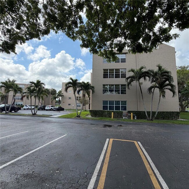 Building Photo - 9440 Tangerine Pl