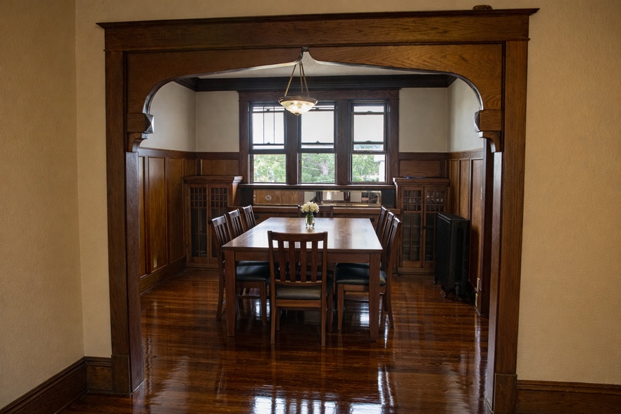 Building Photo - 417 11th Ave SE