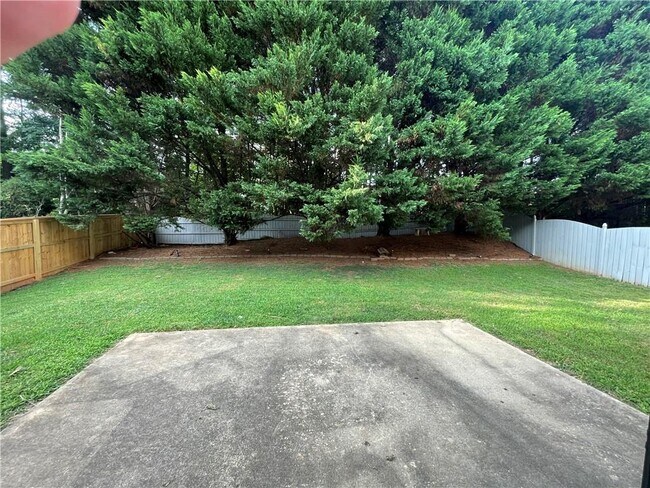 Building Photo - 624 Maple Grove Way