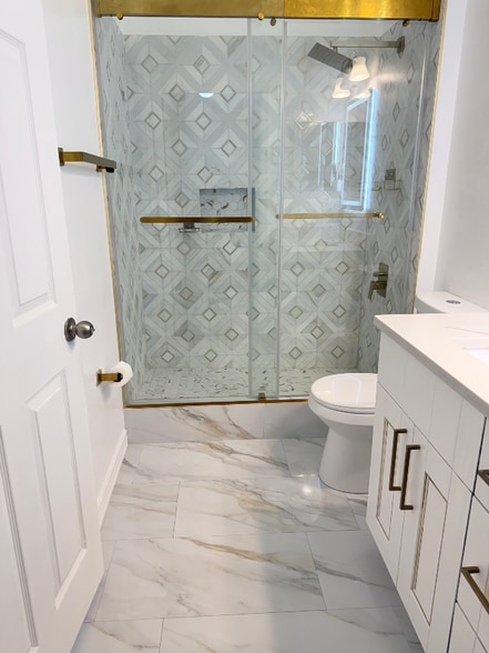 Building Photo - 305 E Hanlon St