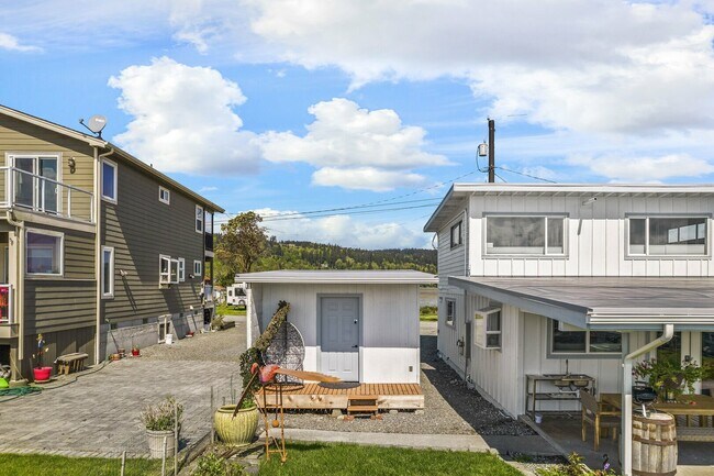 Building Photo - 260 E Driftwood Shores Rd