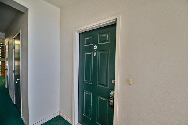Building Photo - 150 S 800 E