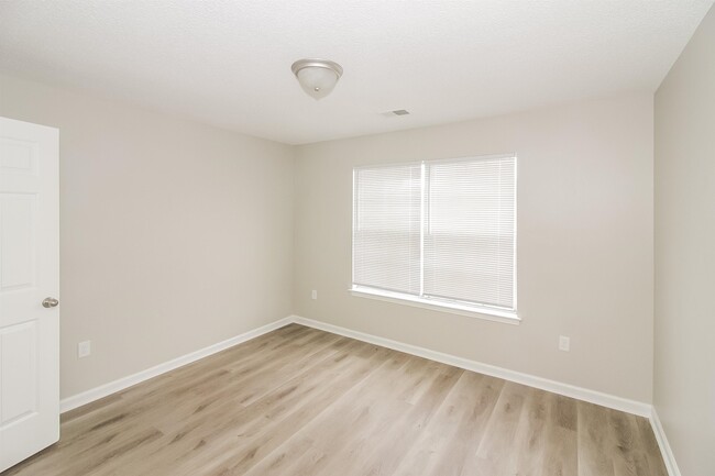 Building Photo - 4391 English Pecan Cove