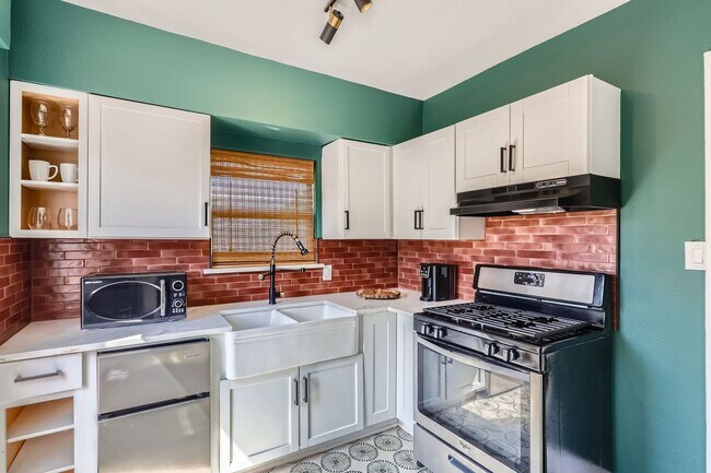 Building Photo - 225 S Oak Cliff Blvd