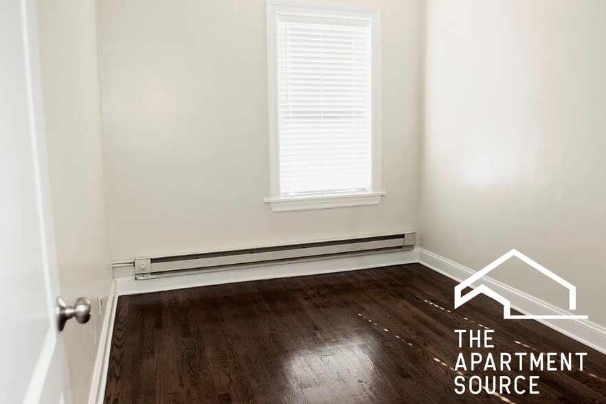 Building Photo - 3841 N Greenview Ave