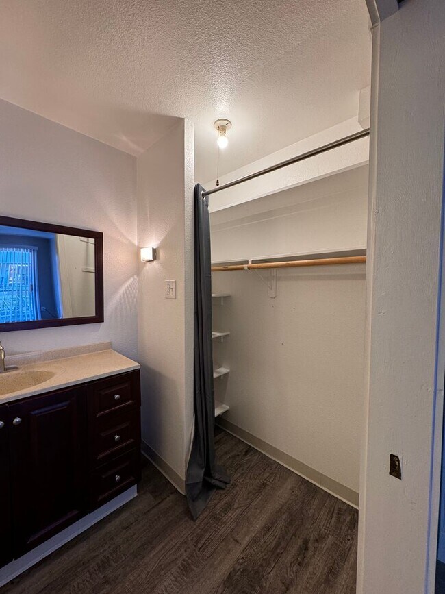 Building Photo - Spacious Studio Apartment 1st Floor Apartm...