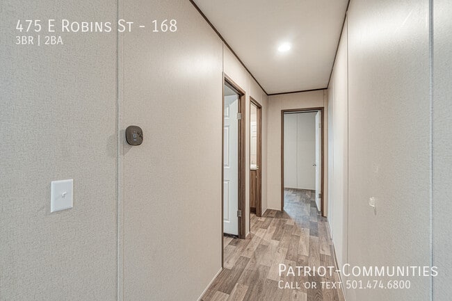 Building Photo - 475 E Robins St