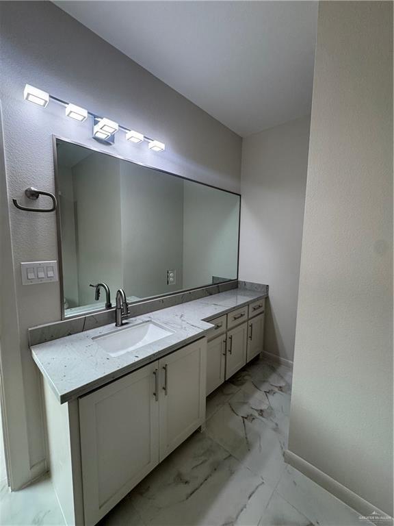 Building Photo - 13 Dove St