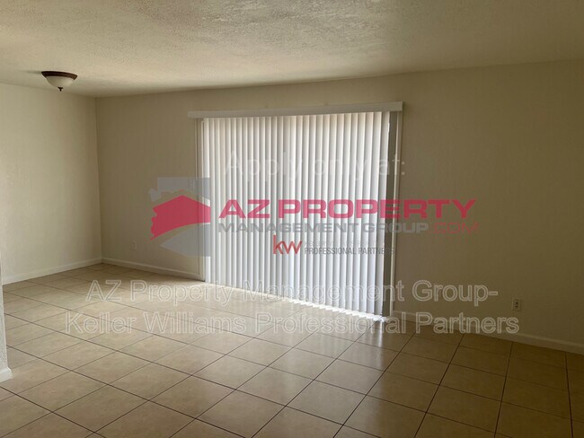 Building Photo - 6033 W Golden Ln
