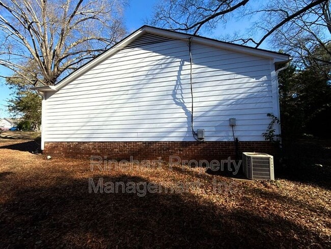 Building Photo - 290 Ratterree Cir