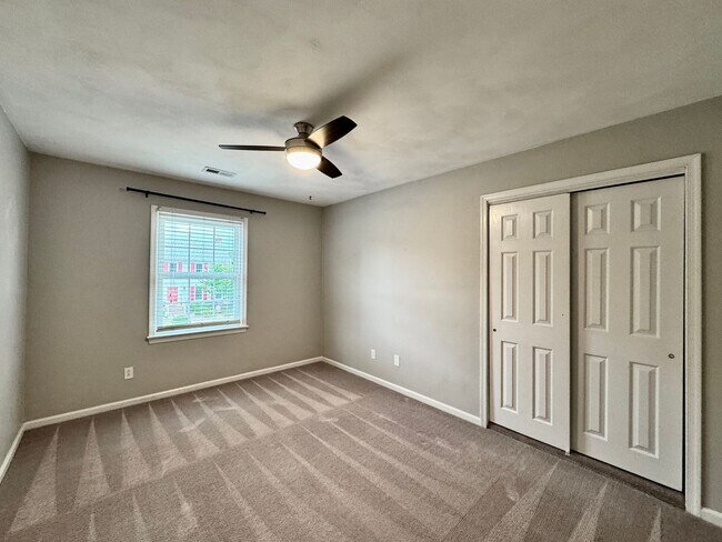 Building Photo - 4-Bedroom Home In Great Neck Meadows! Ready NOW!!! Fenced Backyard! HUGE Corner Lot! Dog Friendly!