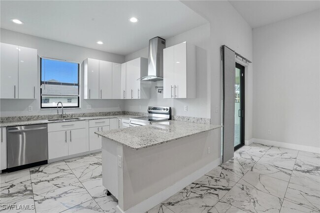 Building Photo - 2314 NW 33rd Pl