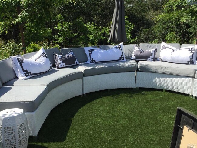 Building Photo - 419 Dry Creek Rd