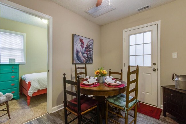 Dining area - 221 Fishburne St