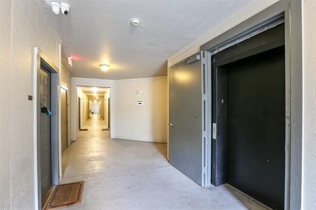 Building Photo - 2502 Leon St