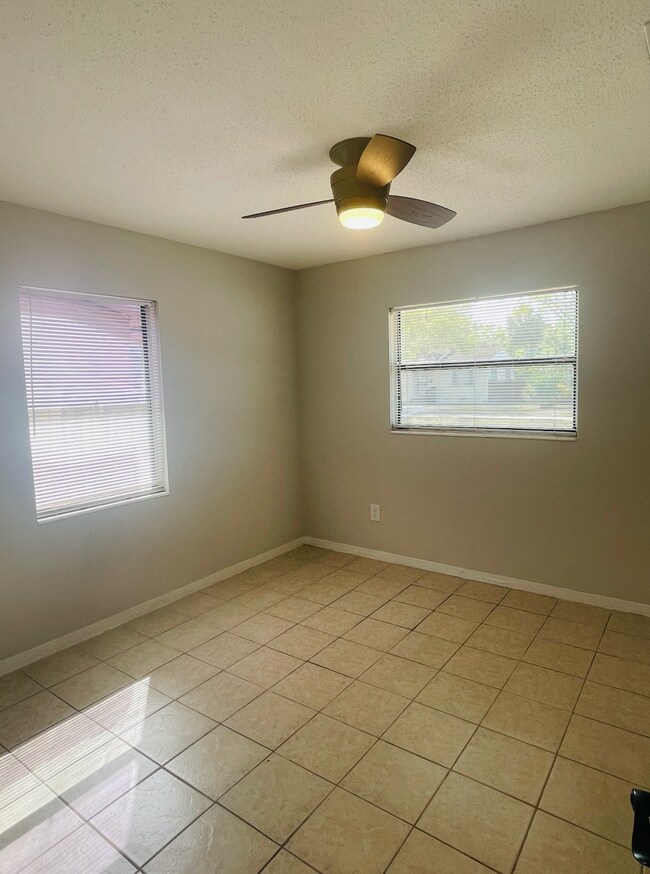 Building Photo - Emerson Ave