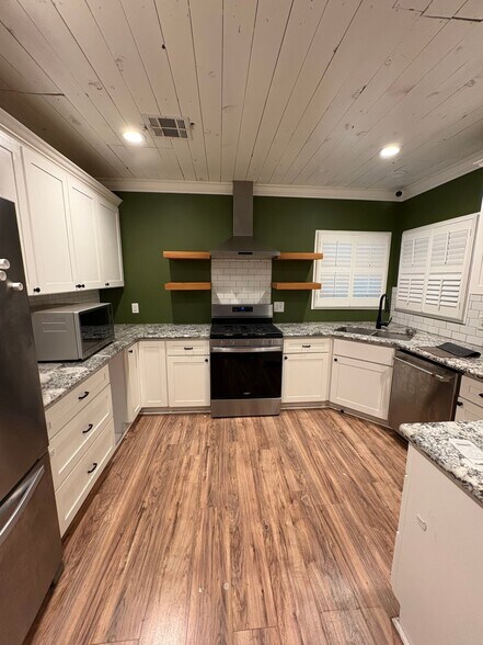 Building Photo - 235 Brookside Dr