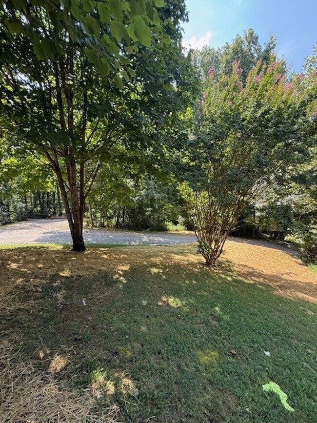Building Photo - Available Now Spacious 3 Bedroom Home on P...