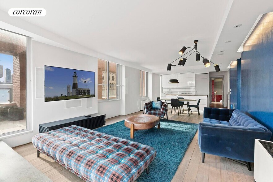 Building Photo - 101 W 79th St