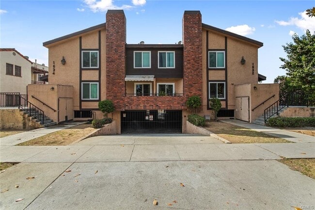 Primary Photo - 1534 E Wilson Ave
