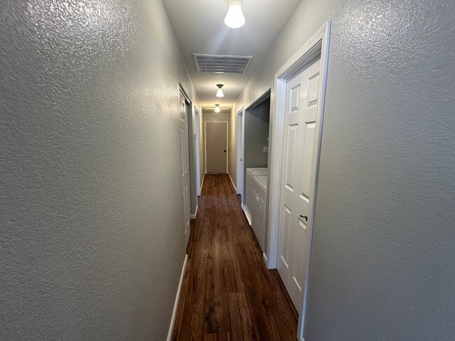 Building Photo - 3 bedroom, 2 bath home in Sparks! Must see!!!