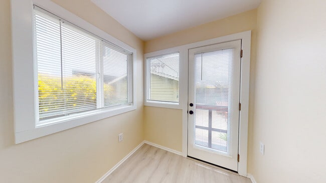 Building Photo - 115 Elkwood Ave