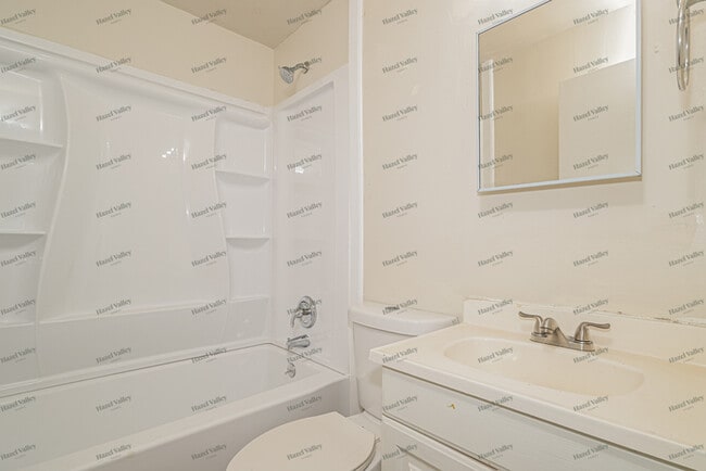 Building Photo - 205 Mc Alpine Dr