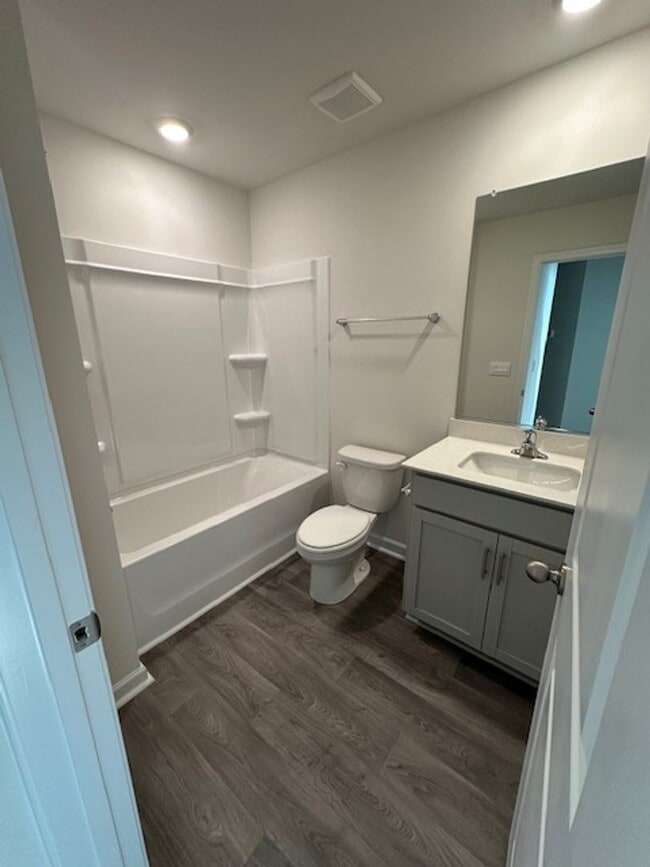 Building Photo - Graham