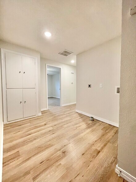 Laundry Area - 2209 W Calhoun St