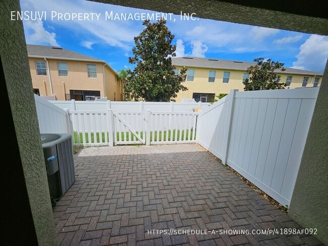 Building Photo - 9732 Trumpet Vine Loop