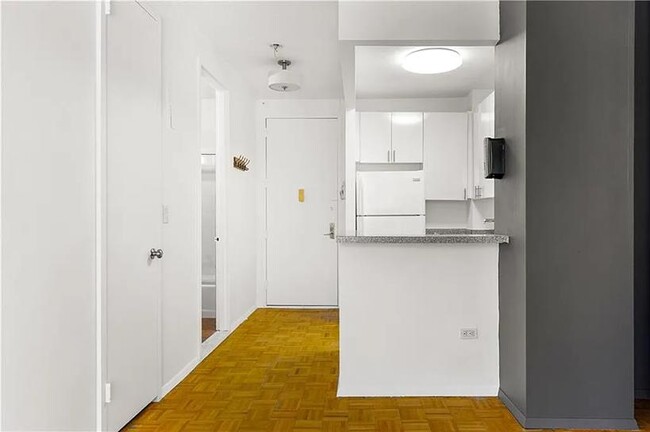 Building Photo - 3111 Ocean Pkwy