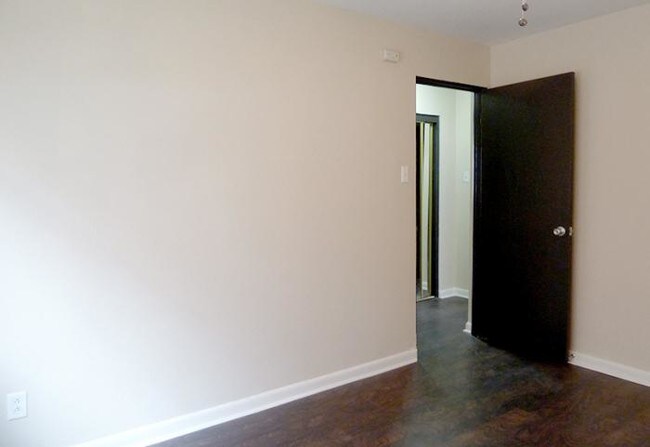 Building Photo - bedroom in Denver CO 80220
