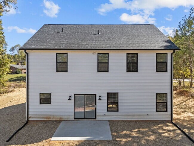 Building Photo - Stunning New Build!