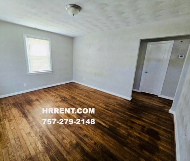 Building Photo - Cute Renovated 2 Bedroom 1 Bath home in Ha...