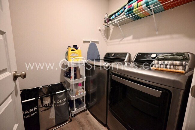 Building Photo - 4 Bed Crestview Home