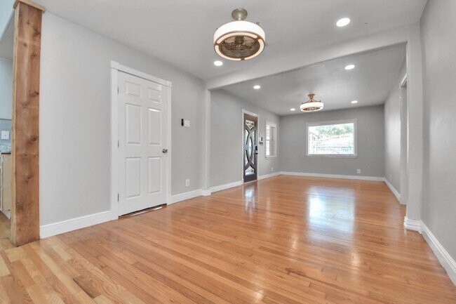 Building Photo - 602 Fostoria Ln