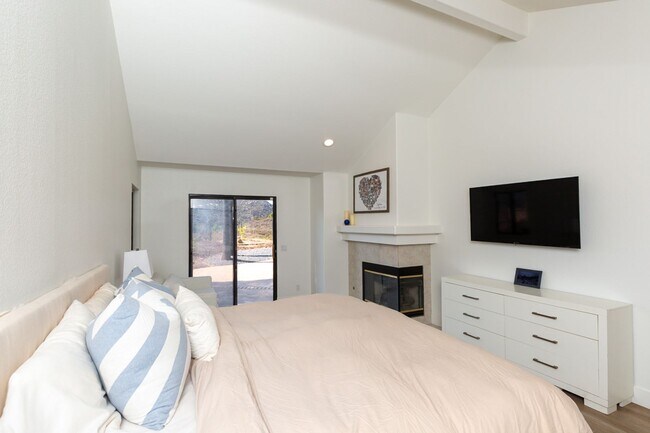 Building Photo - 5 Bed, 4 Bath in the Beautiful Alpine