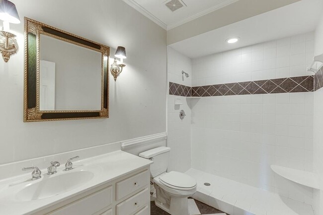Building Photo - 2885 Towne Village Dr NW