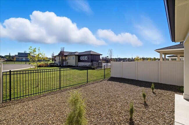 Building Photo - Brand new 3 bed 2.5 bath townhouse