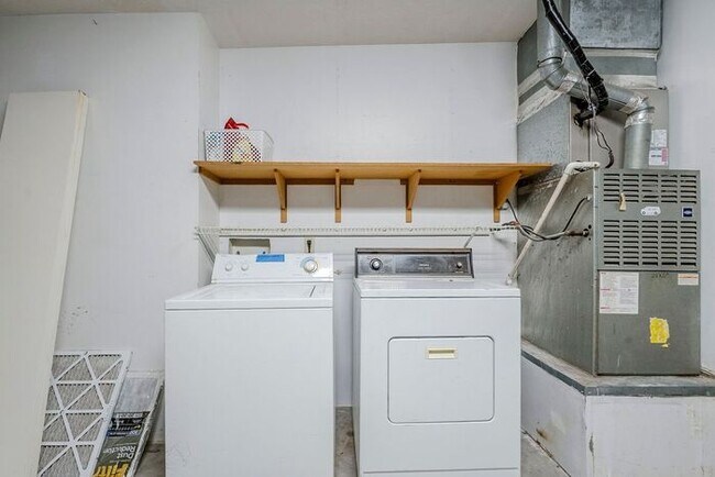 Building Photo - Pending/ Rented - Charming 3-bedroom, 2-ba...