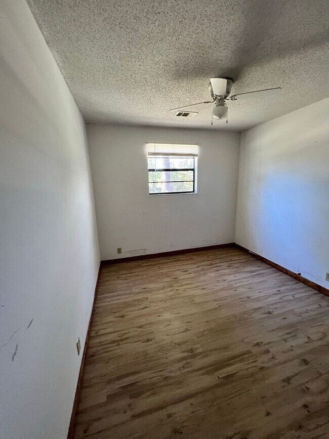 Building Photo - House for rent