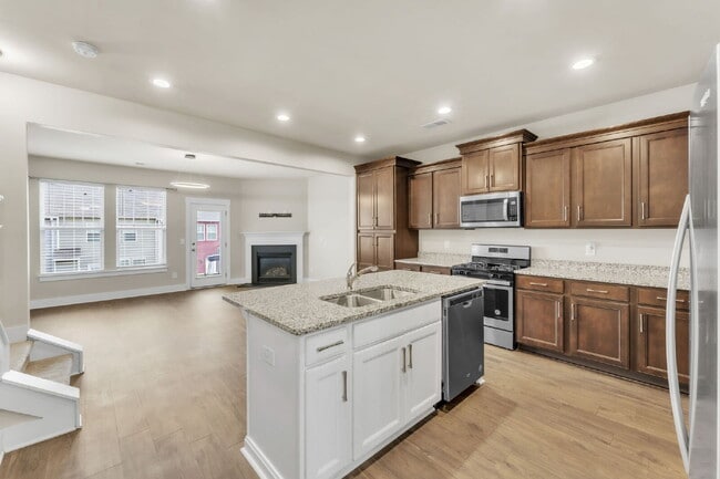 Building Photo - Beautiful 3 BR, 2.5 BA Townhome in highly ...