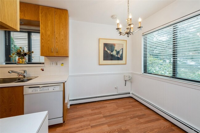 Building Photo - 99 Brush Hollow Close