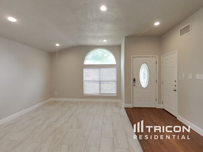 Building Photo - 8755 Ridge Moon Dr