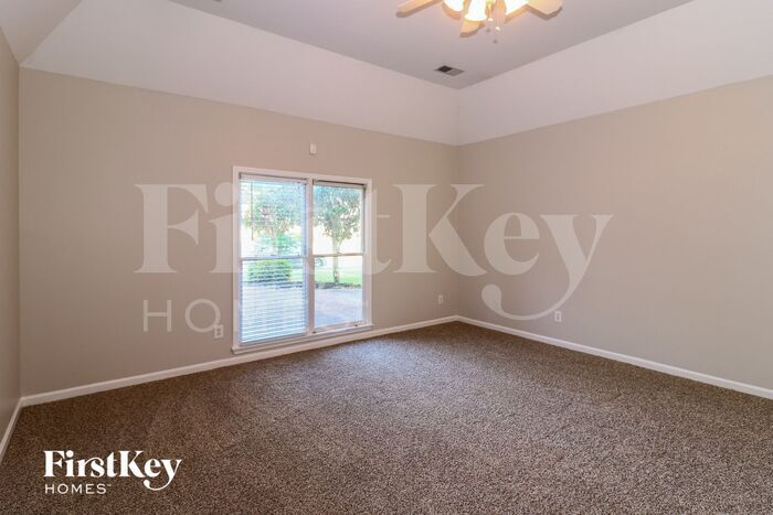 Building Photo - 1323 Crossmont Cove