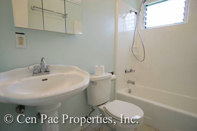 Building Photo - 3 Bed, 2 Bath House/Across the Street from...