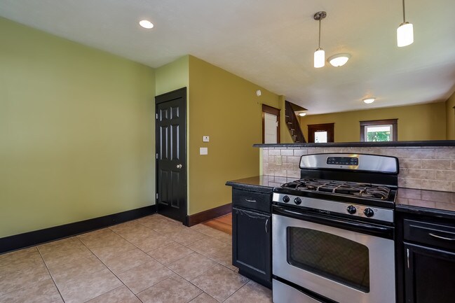 Building Photo - 227 Valley Ave NW