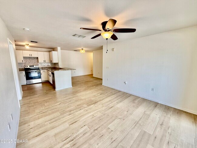 Building Photo - 940 Village Trail