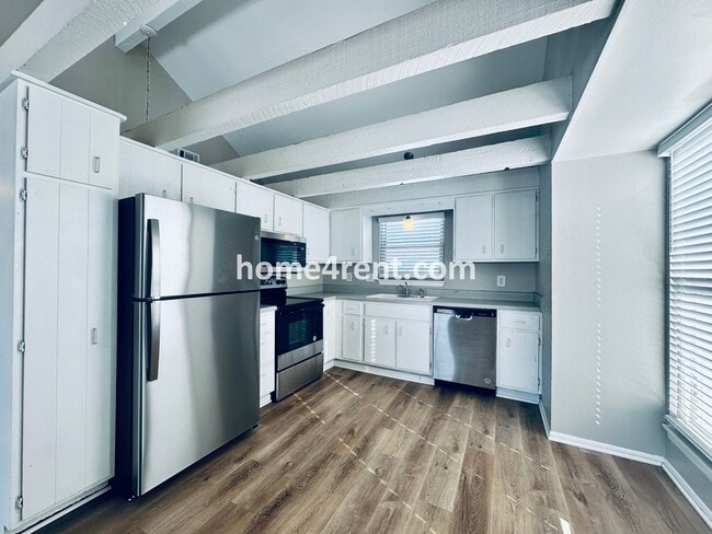 Building Photo - Newer LVP Flooring, Paint and SS Appliance...